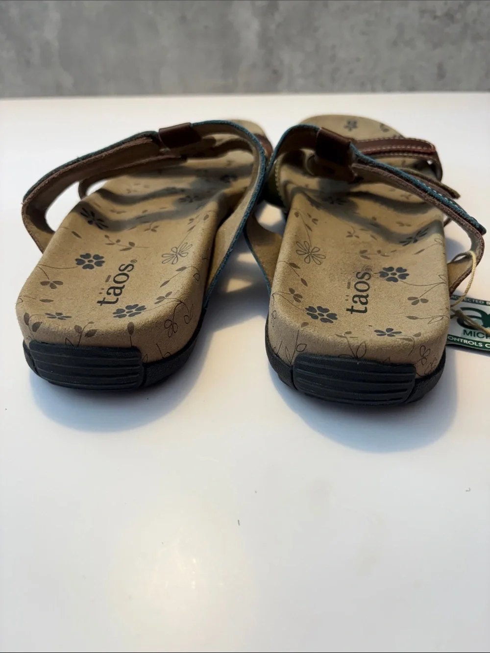 Taos NWT women’s size 9 leather sandals in brown, navy blue and olive green - Picture 6 of 9